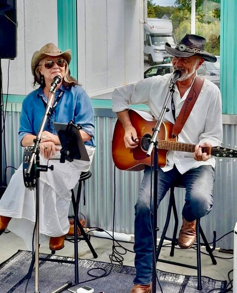 SPELER LAURDAG: Hans Olaf Kastodden og Gunn Margit Langkaas. Foto: Privat